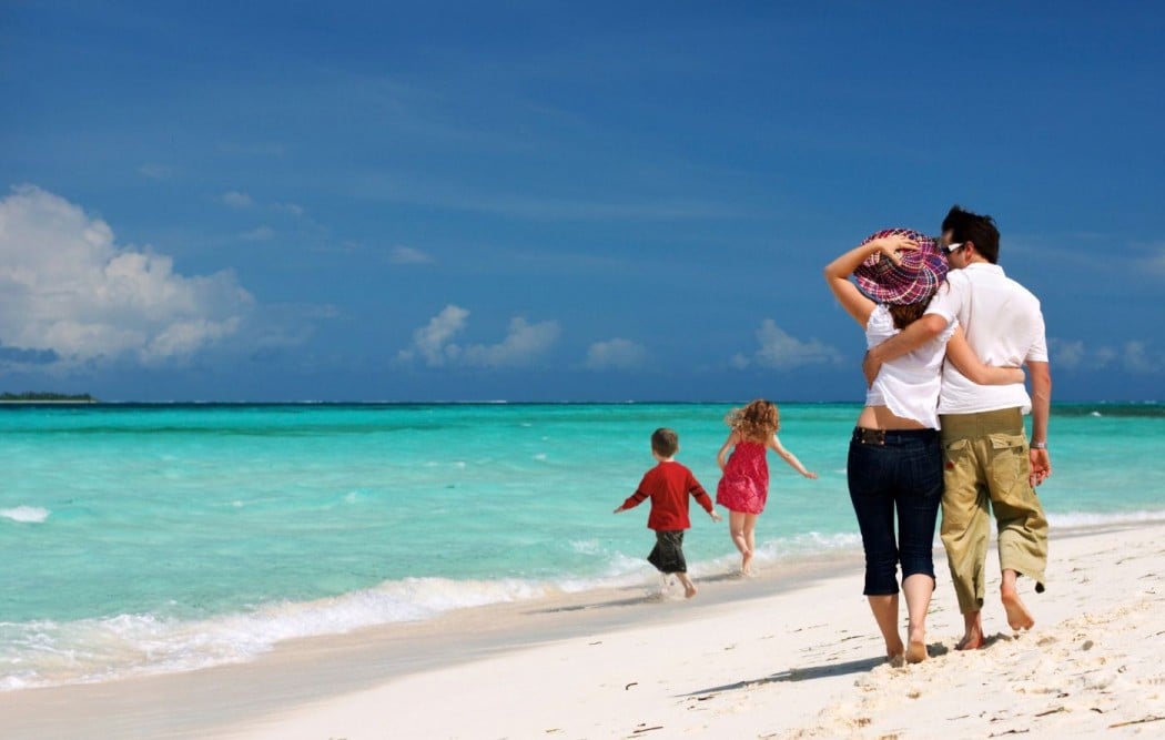 familia-de-vacaciones-1050x667