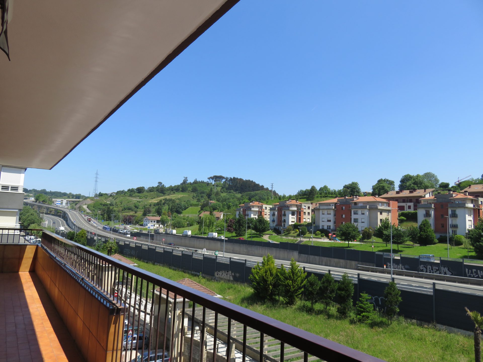 Se vende piso en Lasarte de 3 habitaciones, salón con cocina americana y baño. Exterior a terraza. eica agencia inmobiliaria Donosti (4)