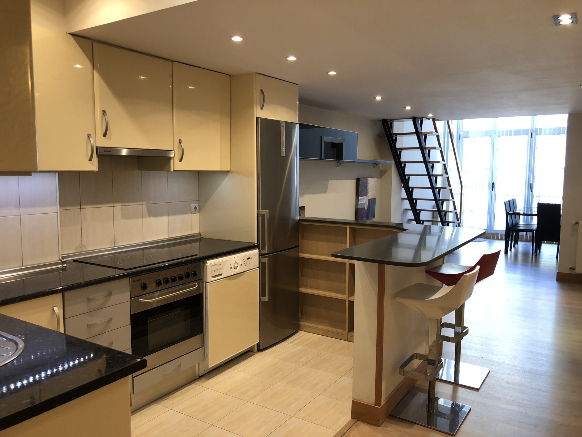 Se vende piso de 2 habitaciones con doble altura en Bidebieta los Olmos, Donostia. Reformado, impecable. eica agencia inmobiliaria Donosti (9)