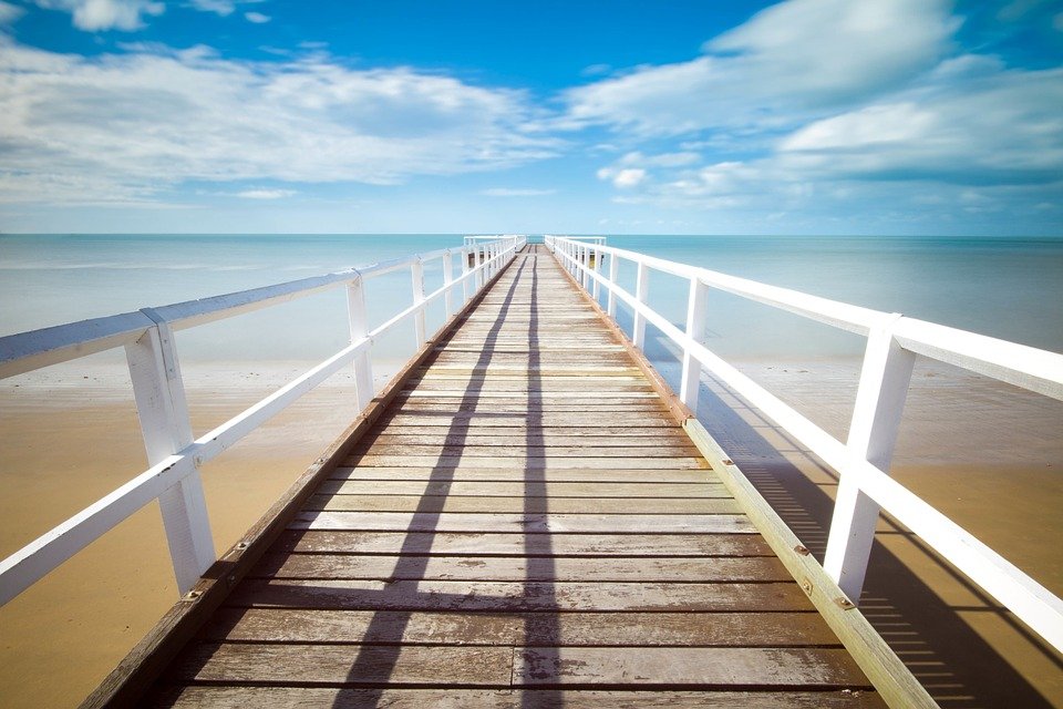 Portada blog eica. Cerrado por vacaciones. 5 consejos para disfrutar de las vacaciones. Consejos eica inmobiliaria Donosti