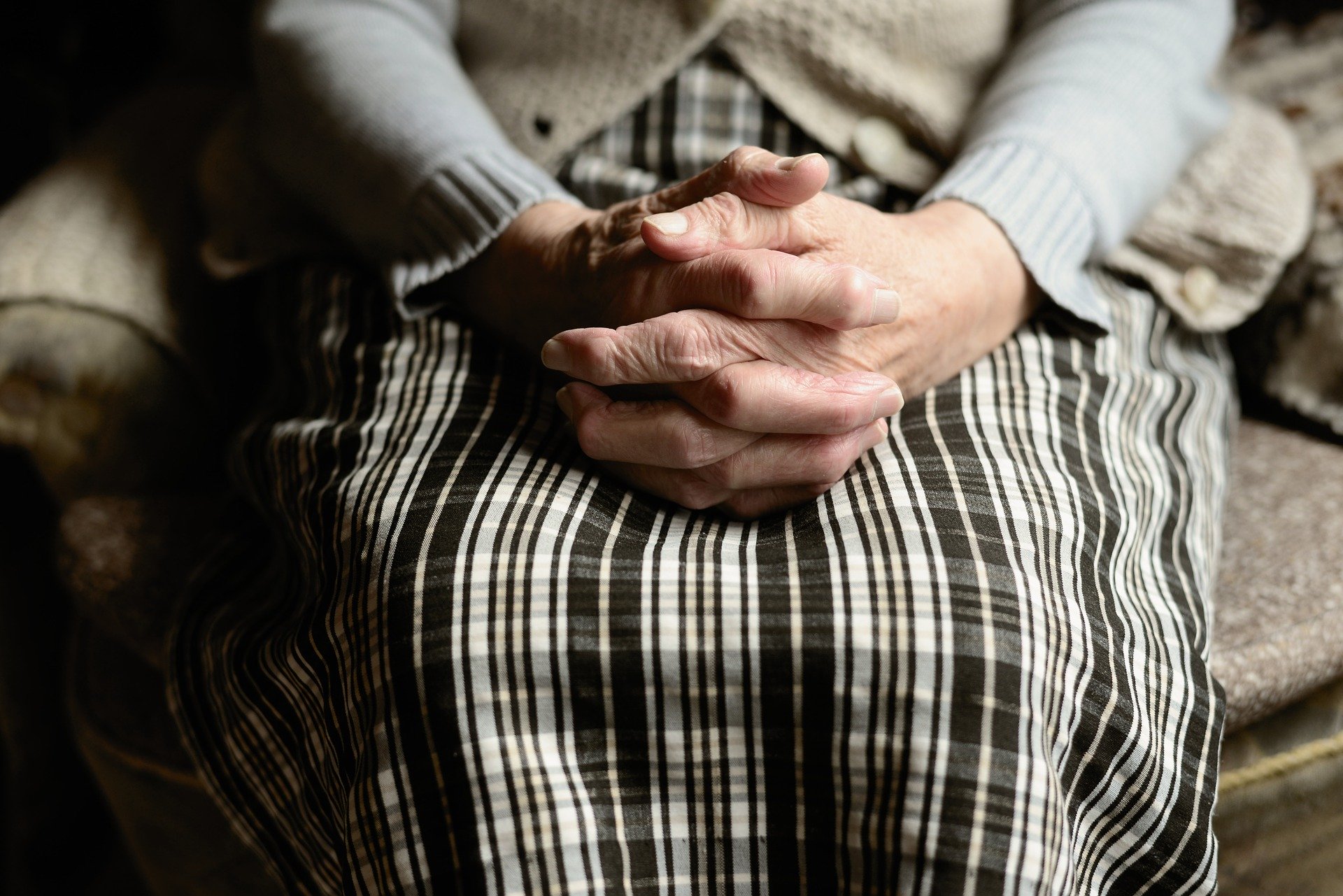 Portada. Juegos para jugar con nuestros mayores, ancianos, durante el confinamiento por el Coronavirus. Consejos blog eica agencia inmobiliaria Donosti