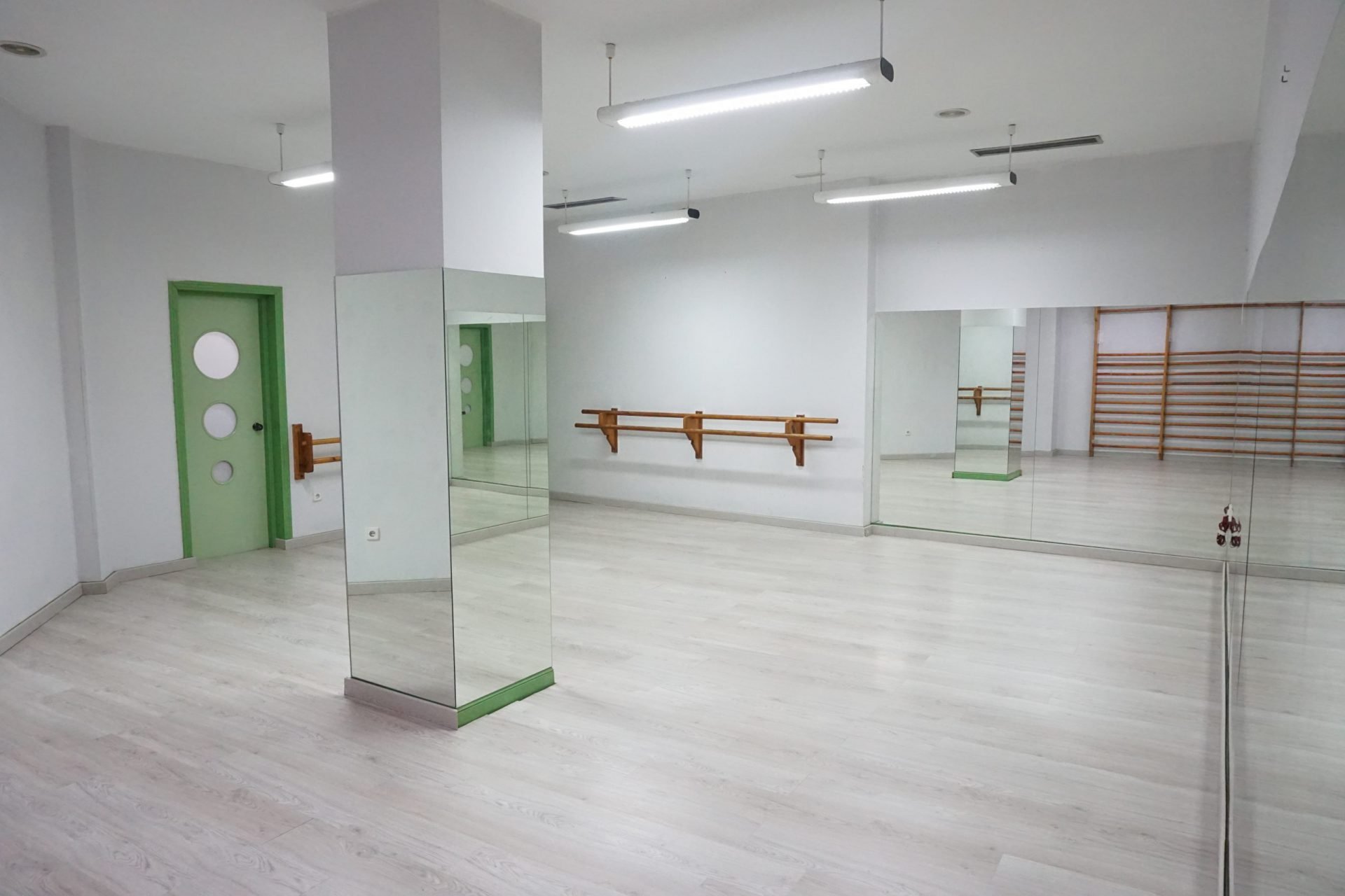 Se vende local en Iztieta, Errenteria, ideal para academia de baile, gimnasio o similar. eica agencia inmobiliaria Donosti (10)