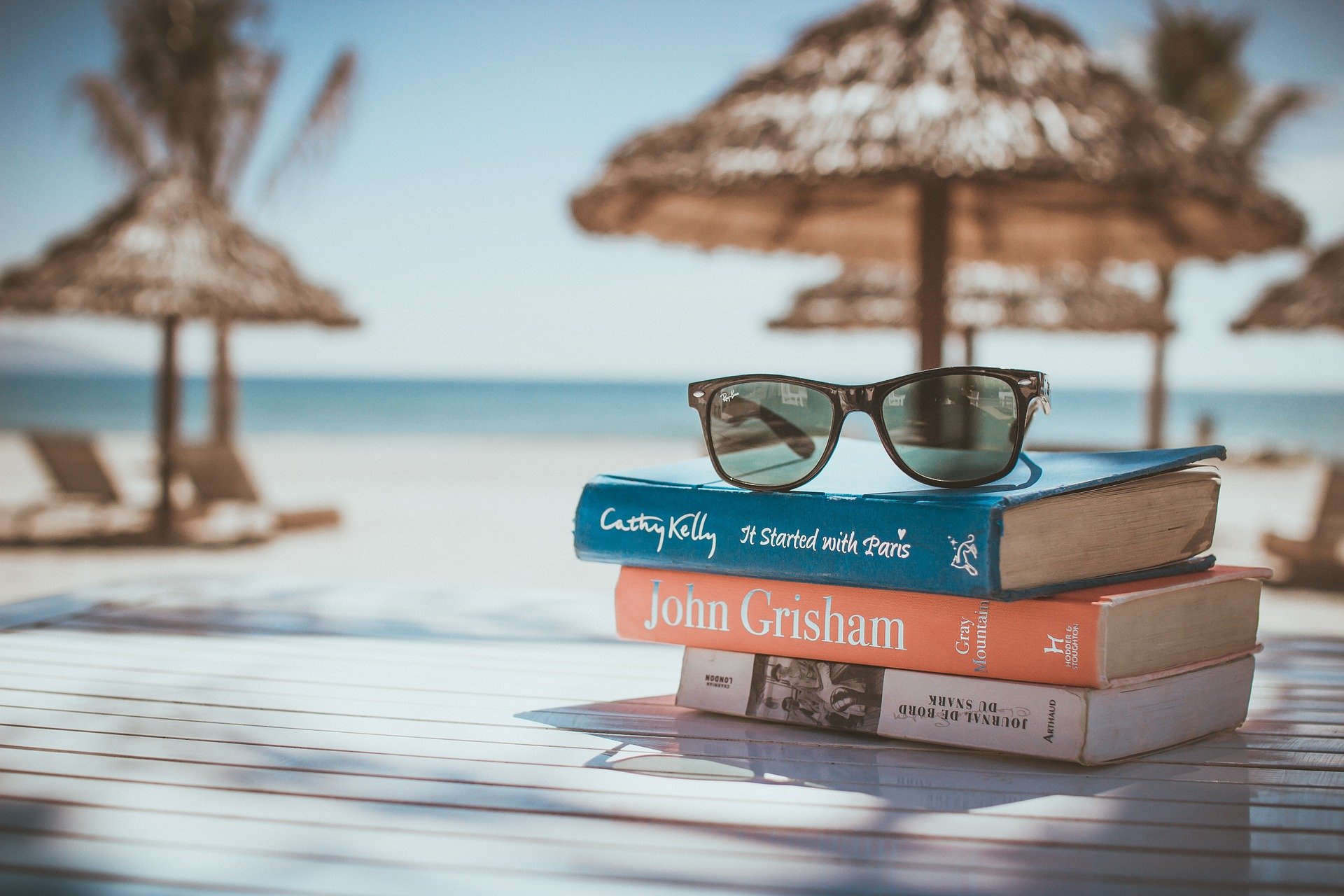 Portada. Consejos para dejar tu casa limpiar antes de irte de vacaciones. Cosejos blog eica agencia inmobiliaria Donosti