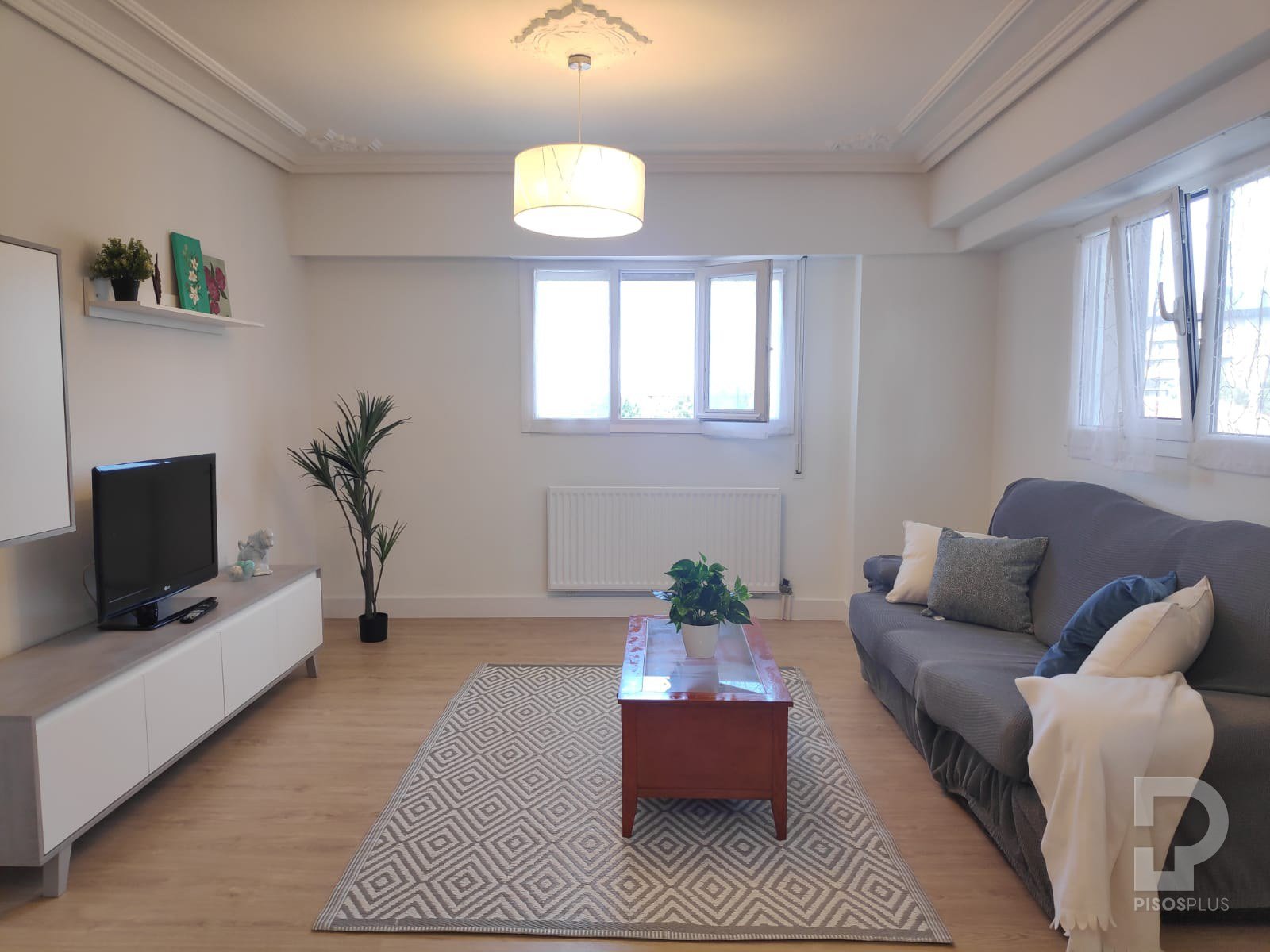 Se vende piso en Intxaurrondo, Zarategi, de 3 habitaciones y 2 baños. eica agencia inmobiliaria Donosti
