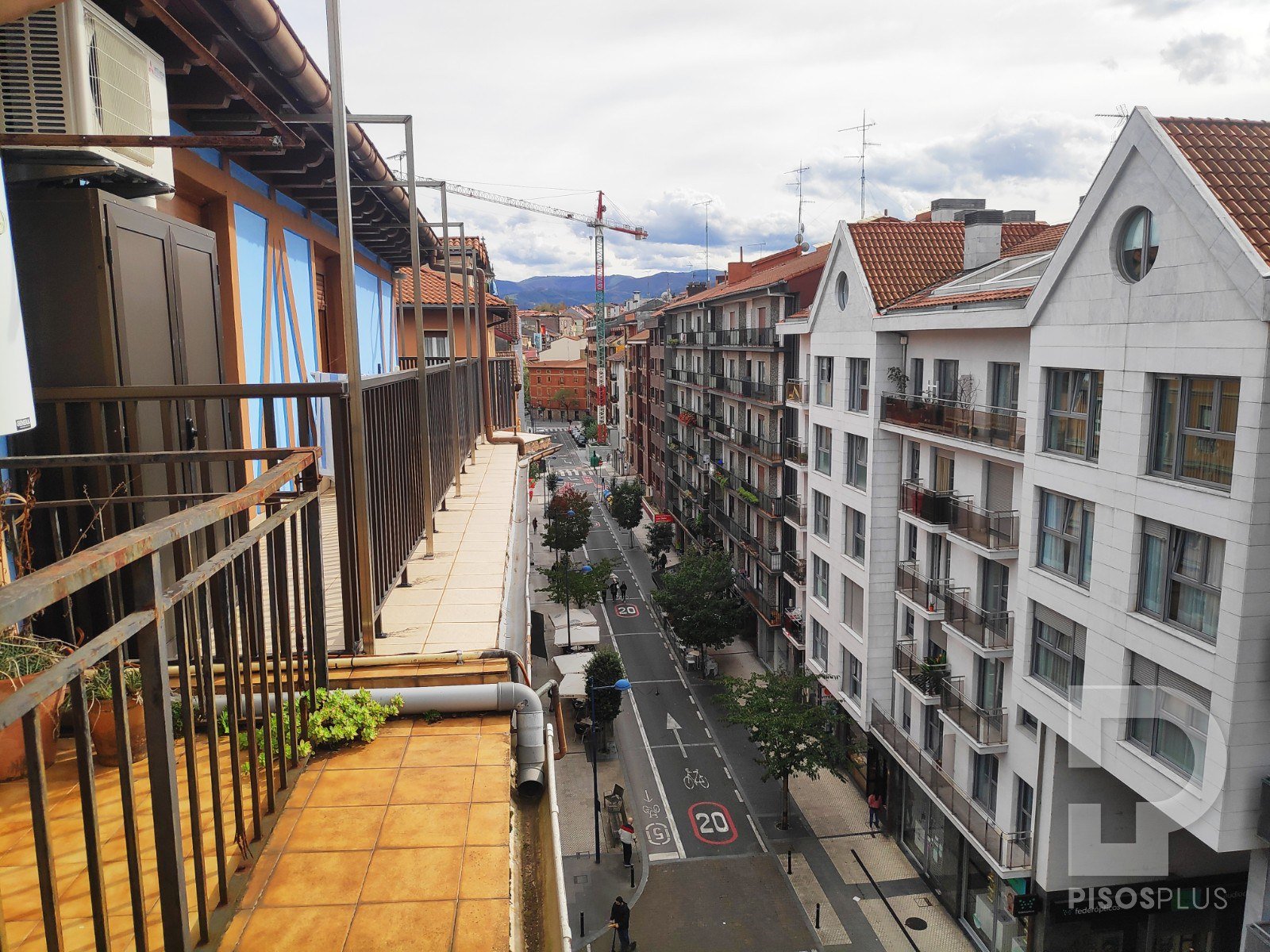 Se vende piso exterior con terraza de 2 habitaciones en pleno centro de errenteria, calle Biteri. eica agencia inmobiliaria Donosti (6)