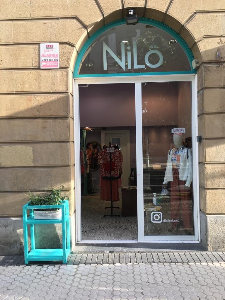 Pequeño comercio de Donostia. Tienda de ropa y complementos Nilö, Gros. Blog eica agencia inmobiliaria Donosti (7)