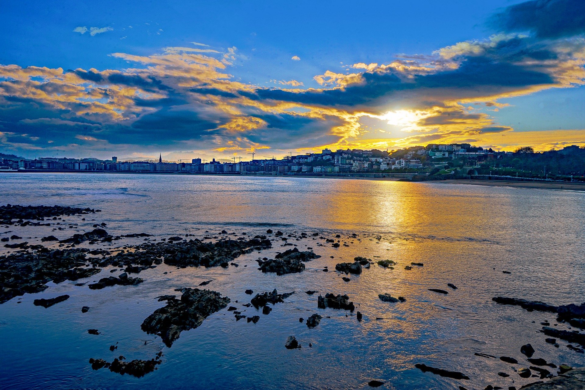 Portada. 3 planes para disfrutar sin salir de donostia. Consejos eica agencia inmobiliaria Donosti