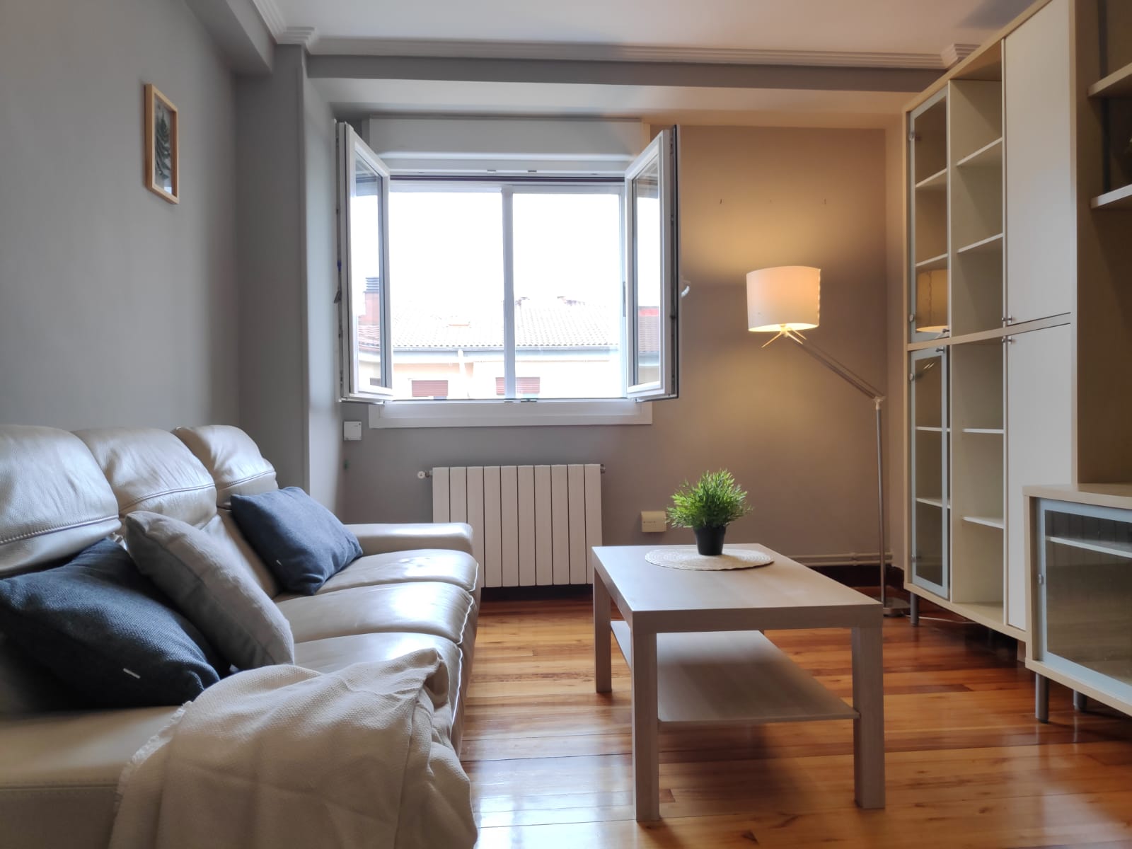 Se vende piso exterior de 2 habitaciones en buena zona de Alza, Arrizar, Donostia. Exclusivas eica agencia inmobiliaria Donosti