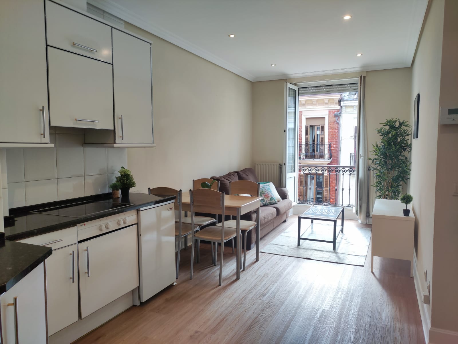 Se vende apartamento exterior en calle peatonal del Centro de Donostia. Edificio con ascensor. Exclusivas eica agencia inmobiliaria Donosti (5)