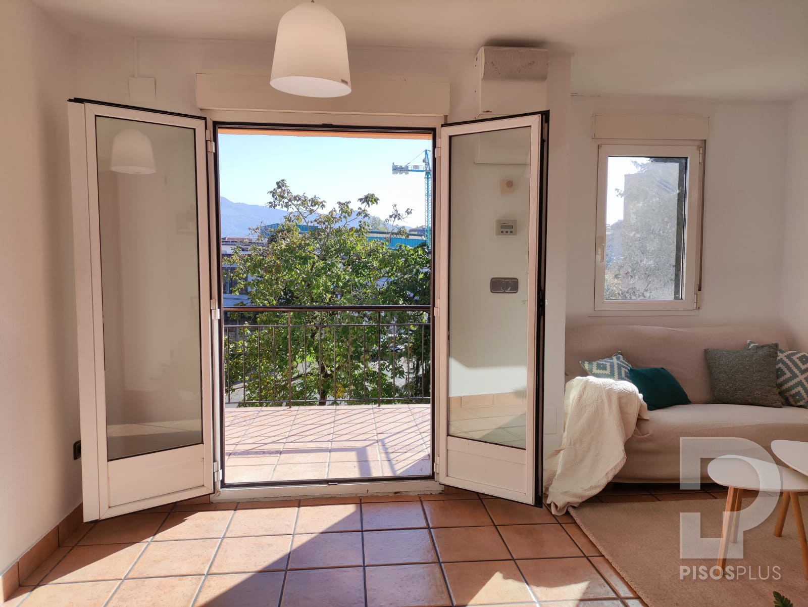 Se vende piso exterior con terracita y soleado de 2 habitaciones en Sagastialde, hernani. Exclusivas eica agencia inmobiliaria Donosti (2)